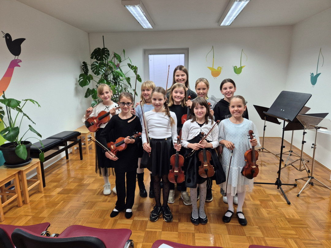 Razredni nastop učenk violine