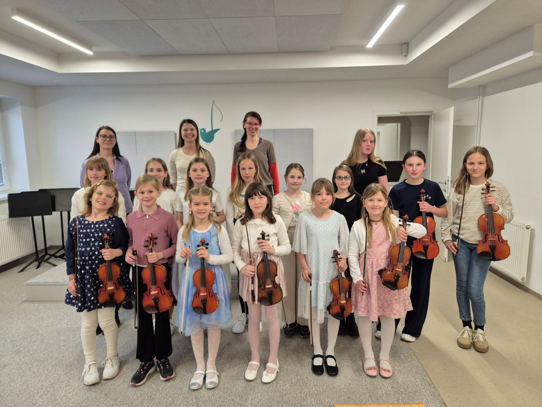 Razredni nastop učenk violine