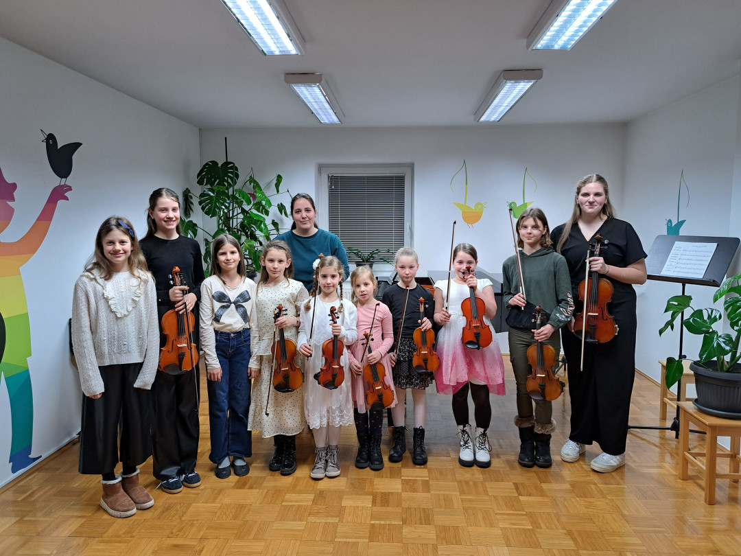 Razredni nastop učenk violine in viole