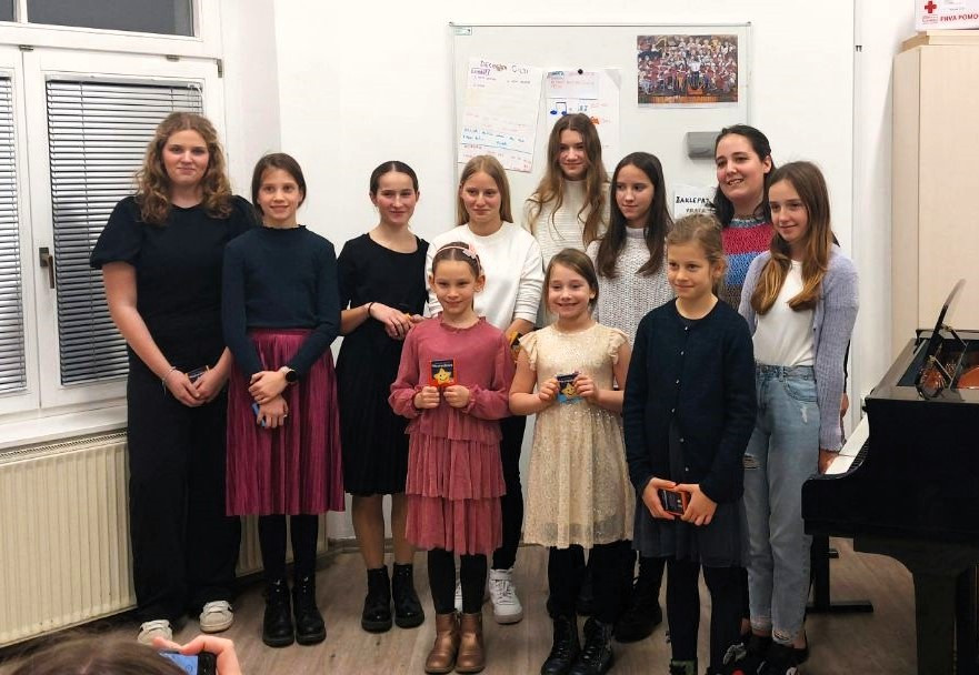 Razredni nastop učenk violine in viole iz razreda Klare Jelovšek