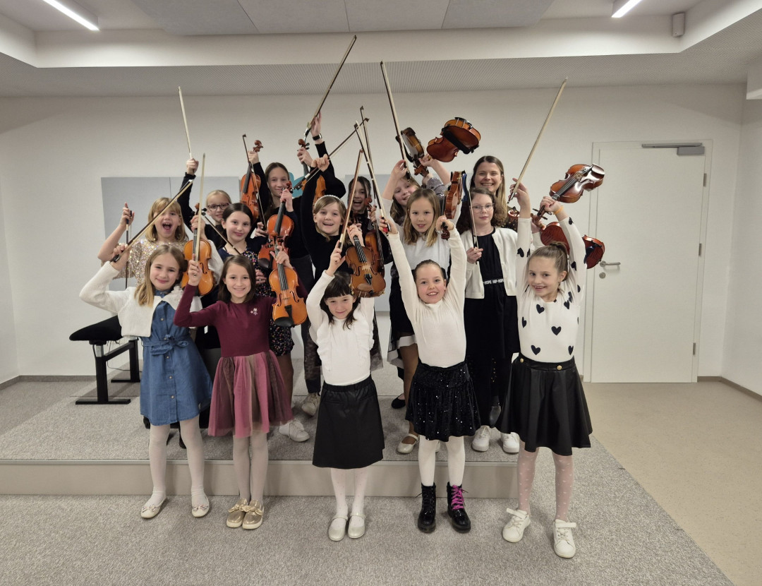 Razredni nastop učenk violine iz razreda Vere Magdevske