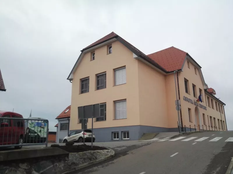 Objekti v Desterniku