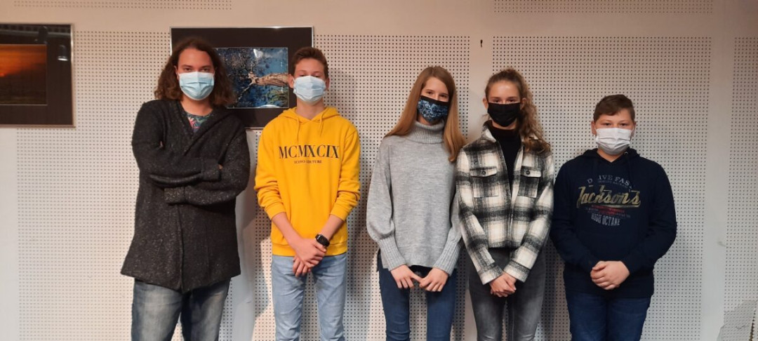 NAŠI MLADI UDELEŽENCI NATEČAJA GOSTJE V ODDAJI HUDO - RADIA SLOVENIJE