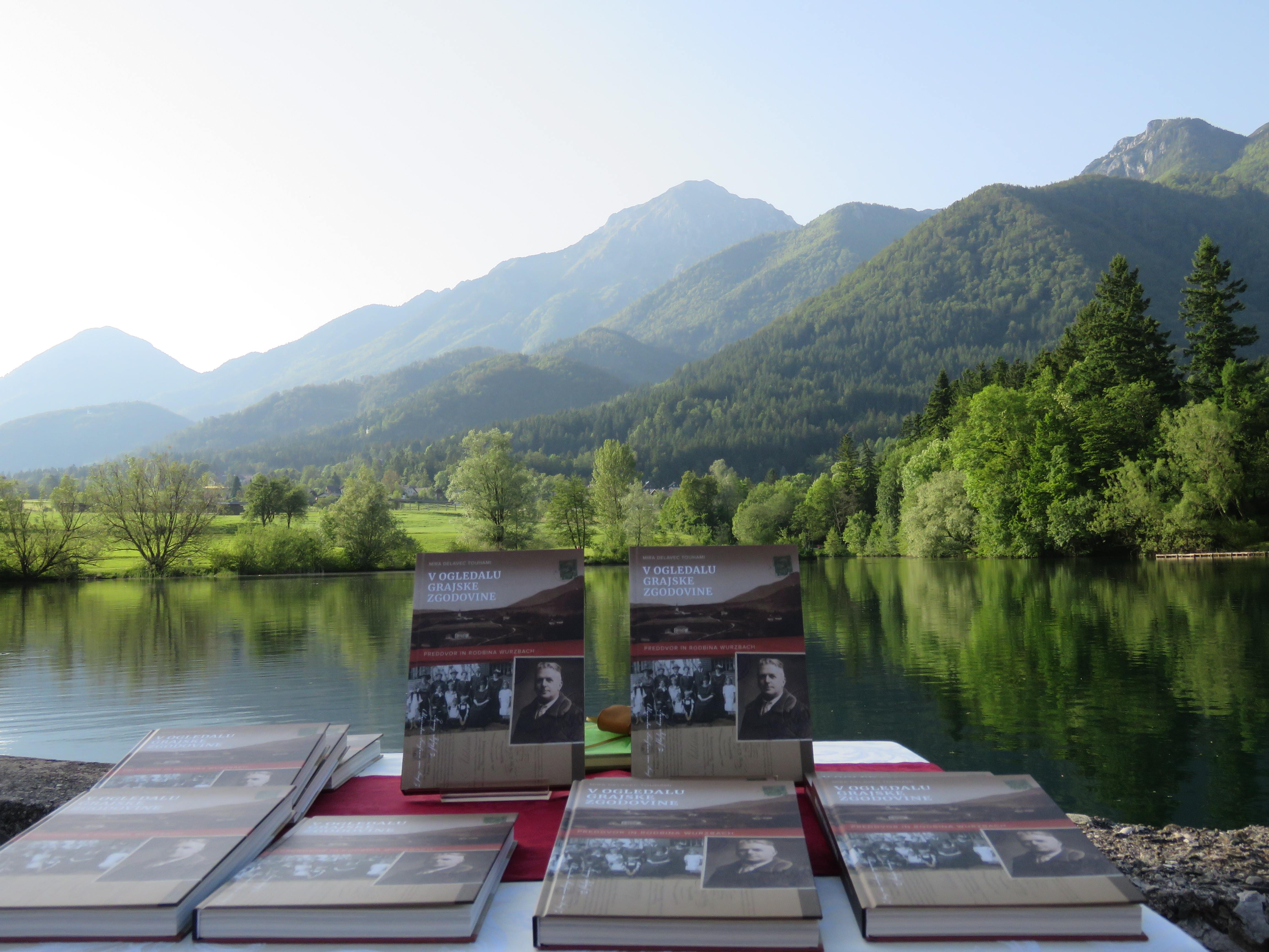 Nova knjiga: V ogledalu grajske zgodovine