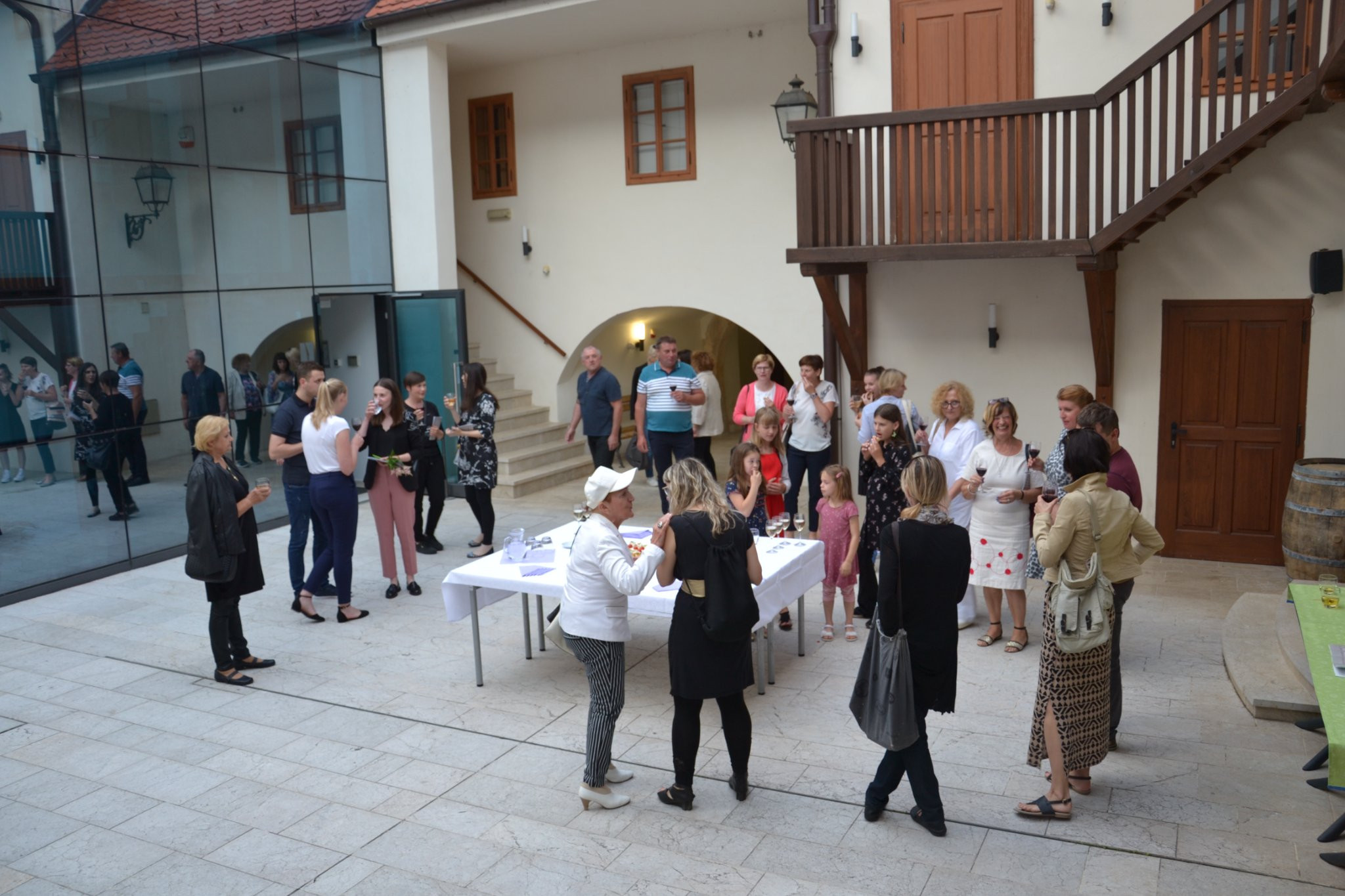 Jasmina Nedanovski | MI PA GLEDAMO ...