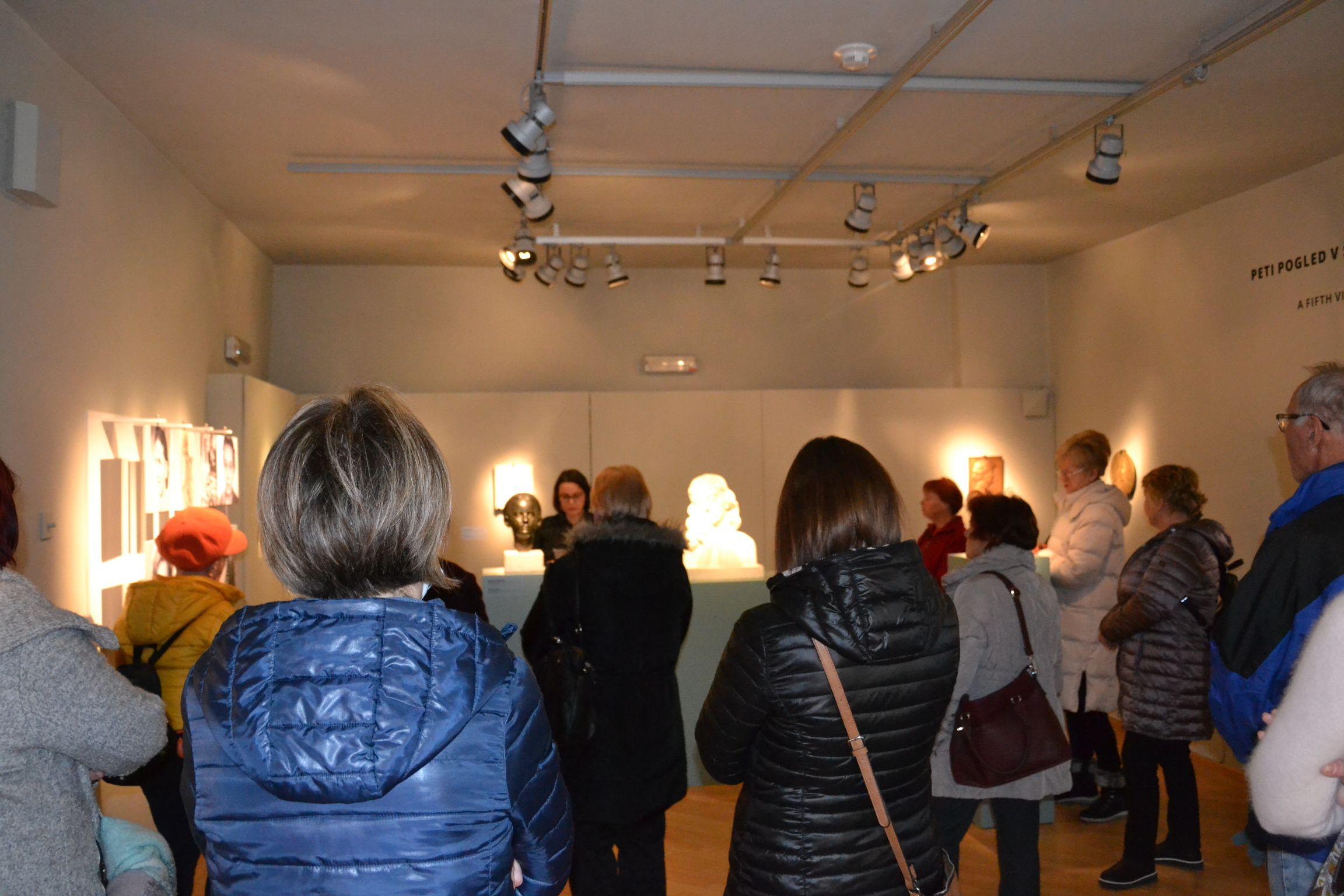 5. pogled v Štovičkov depo: Jaz, ženska I vodstvo po razstavi ob dnevu žena