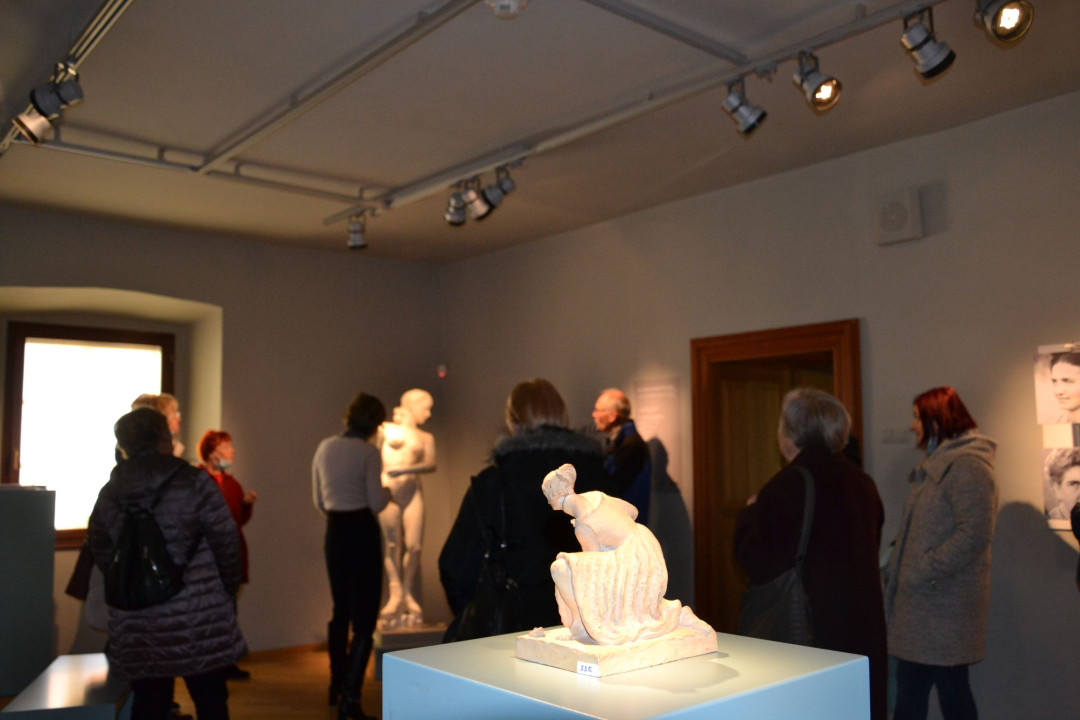 5. pogled v Štovičkov depo: Jaz, ženska I vodstvo po razstavi ob dnevu žena