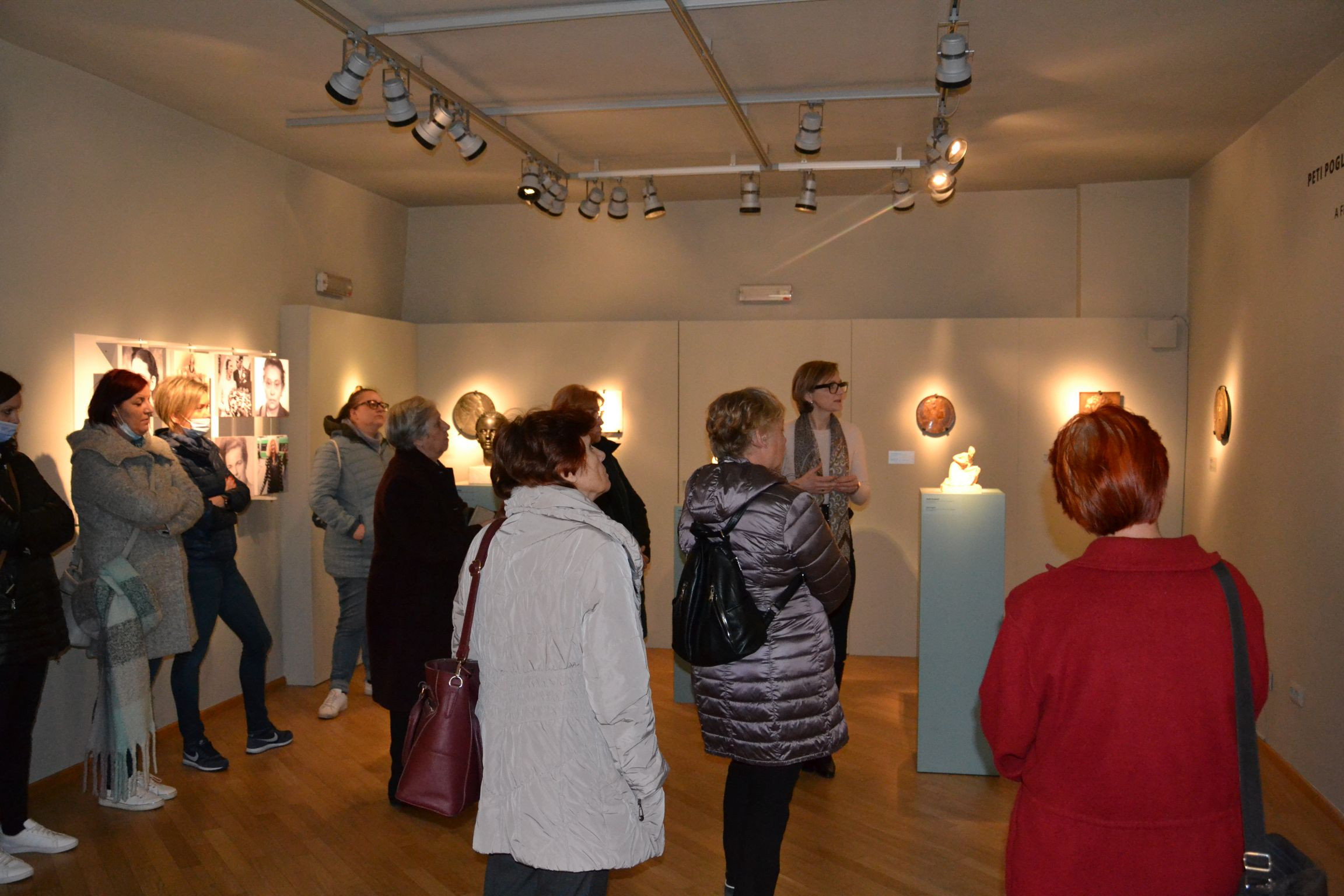 5. pogled v Štovičkov depo: Jaz, ženska I vodstvo po razstavi ob dnevu žena