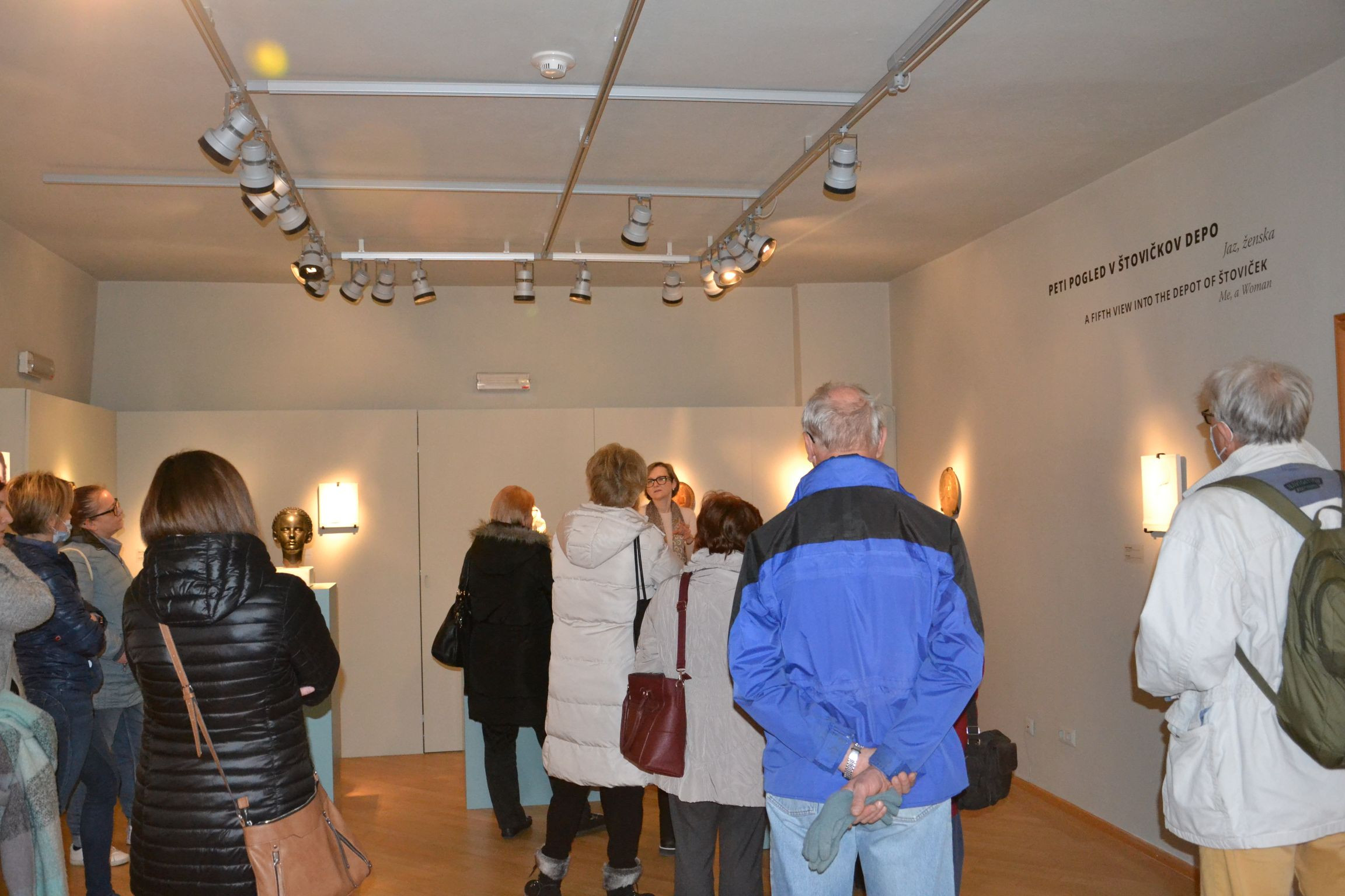 5. pogled v Štovičkov depo: Jaz, ženska I vodstvo po razstavi ob dnevu žena