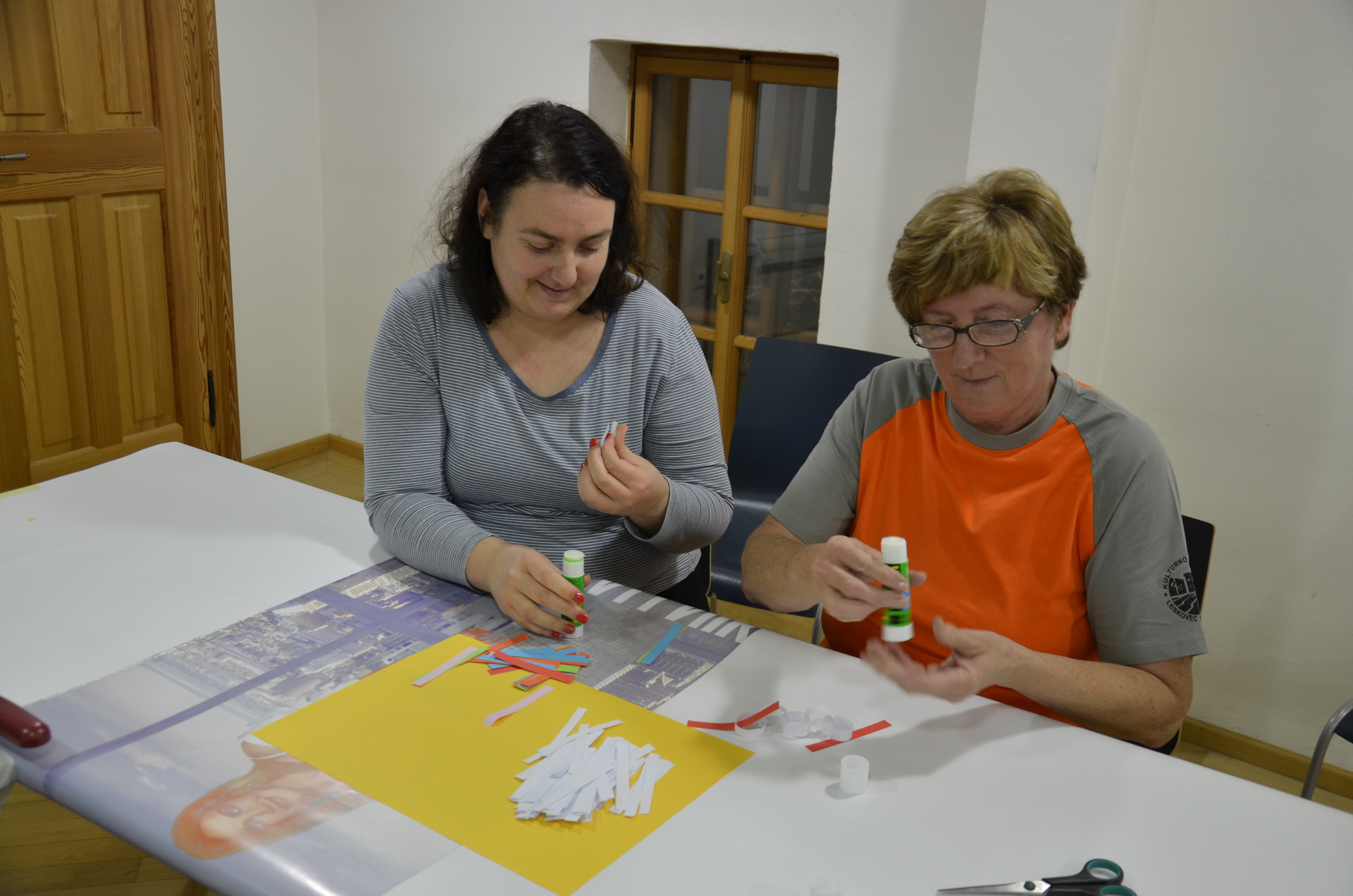 Adventni utrinki Krškega: Okraski iz papirja
