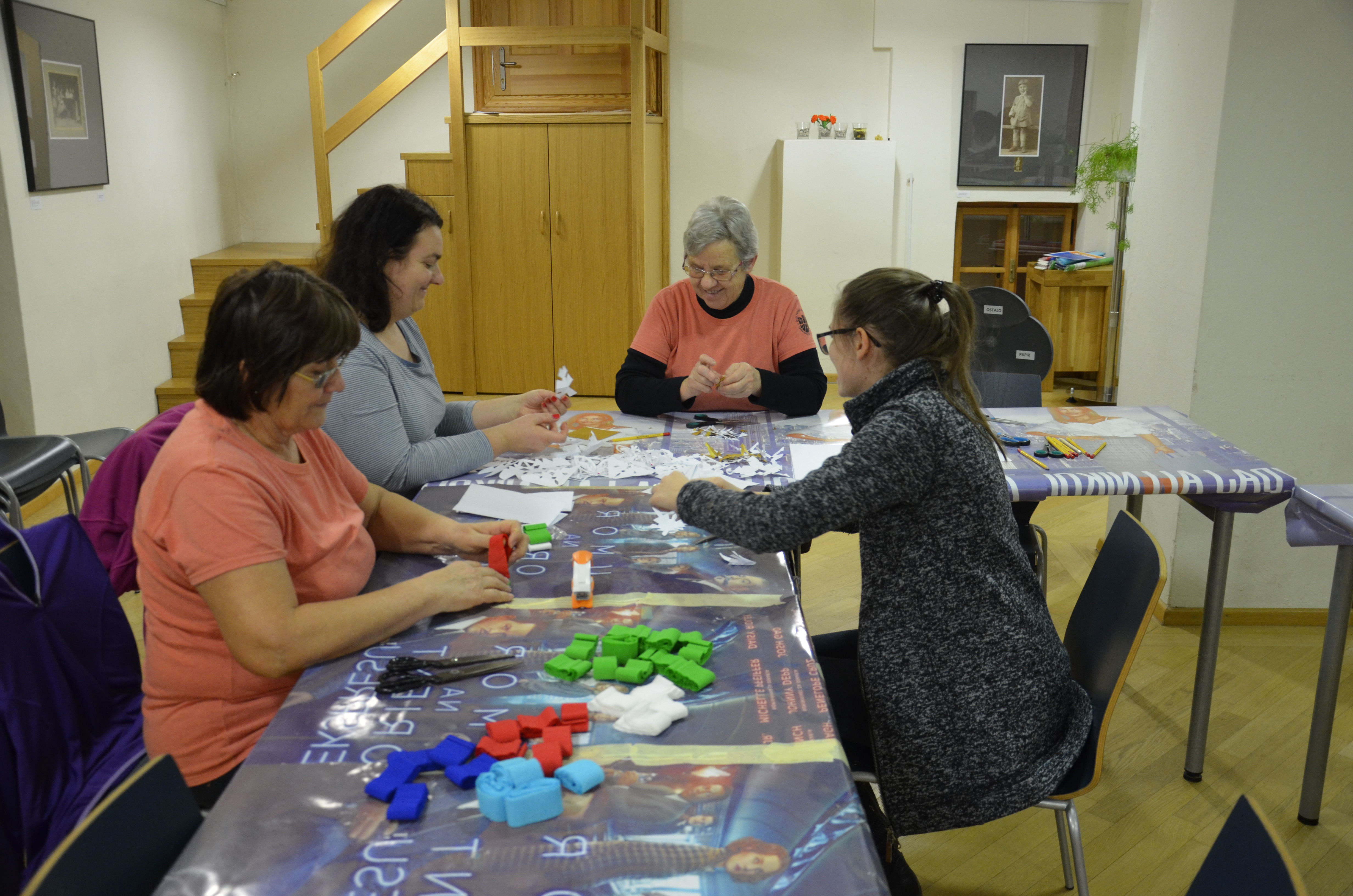 Adventni utrinki Krškega: Okraski iz papirja