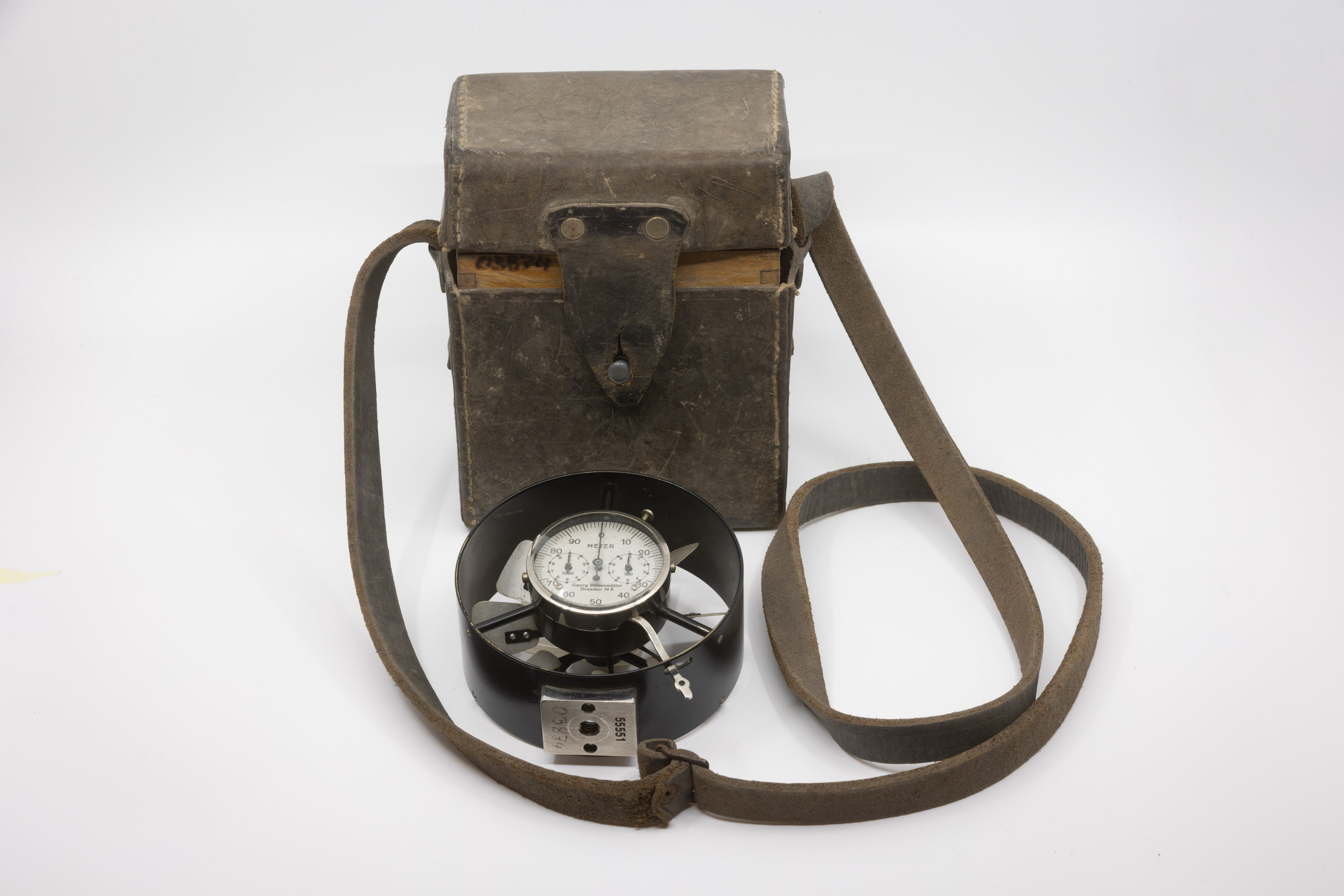 Anemometer v etuiju