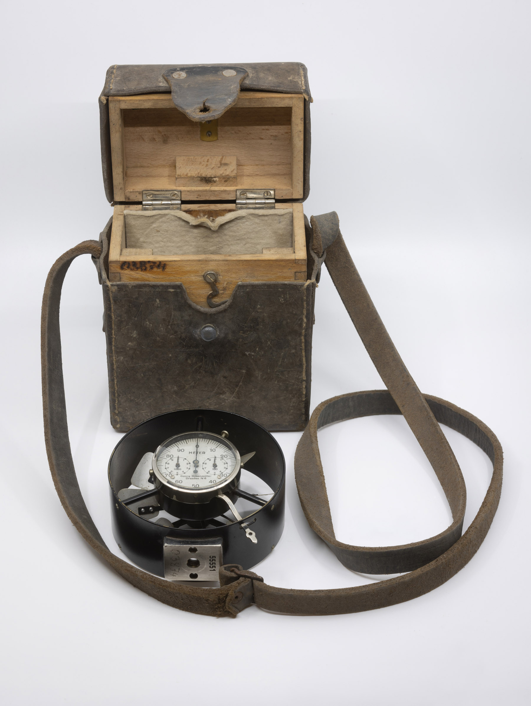 Anemometer v etuiju