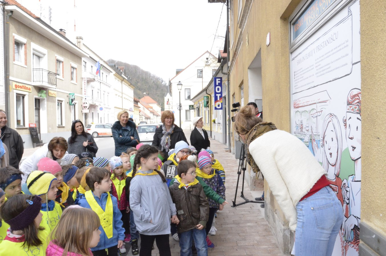Deklica Sava raziskuje Neviodunum