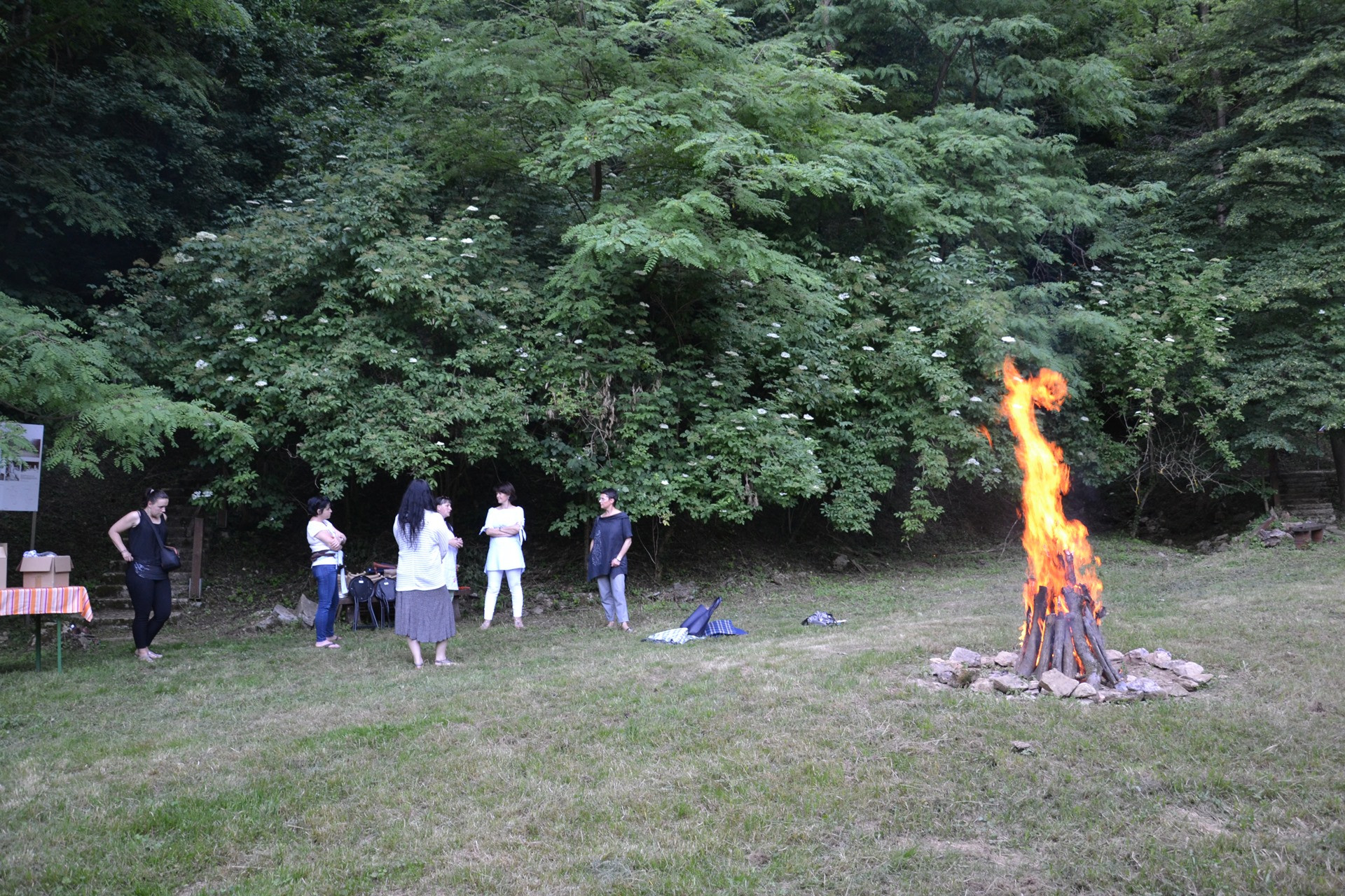 Jana Puhar I Ajdovske zgodbe v Ajdovski jami: Snovna in nesnovna zapuščina Ajdov v Posavju, predavanje