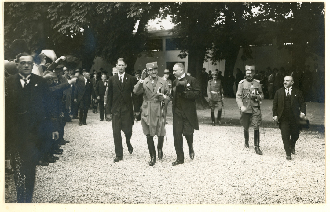 »Revija slovenskega gospodarskega življenja in ustvarjanja«*