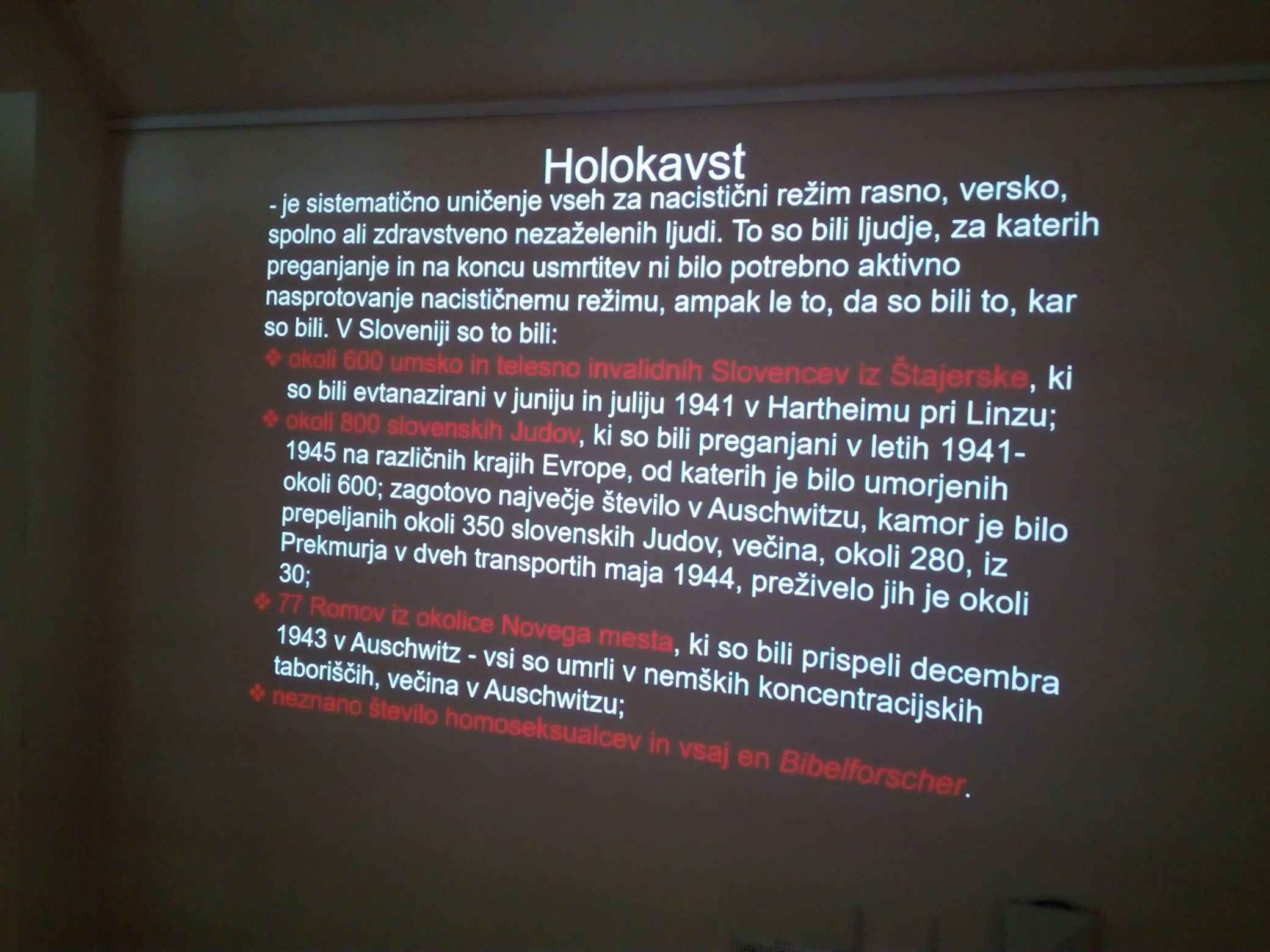 »Tu se je smrt utrudila do smrti …«: slovenske žrtve Auschwitza