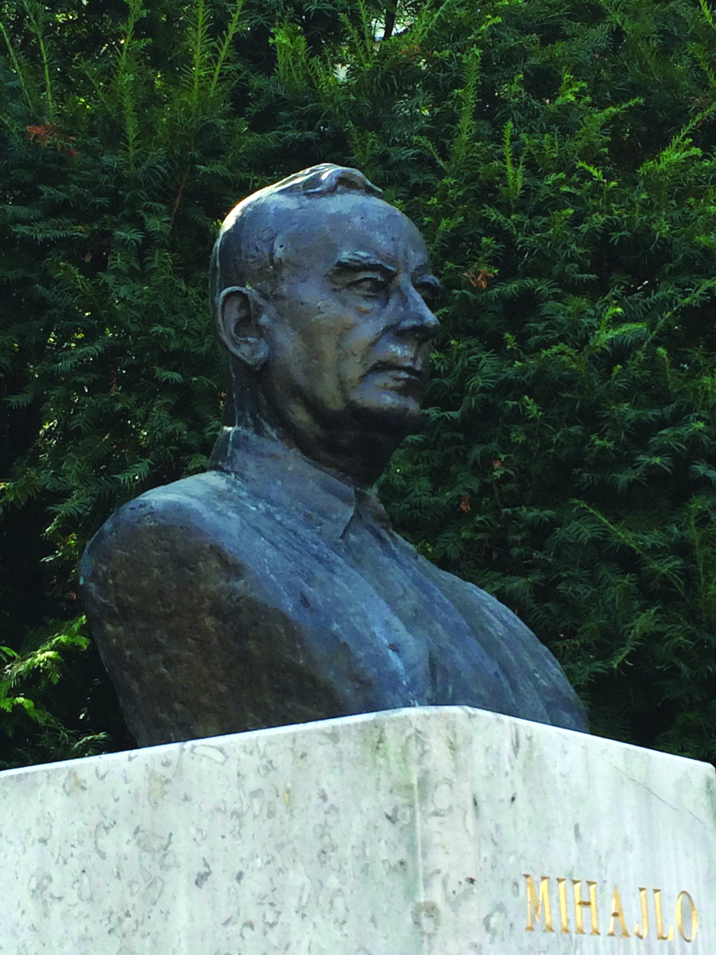 Vladimir Štoviček, Mihajlo Rostohar, okoli 1967, bron, 64 x 37 x 75 cm.