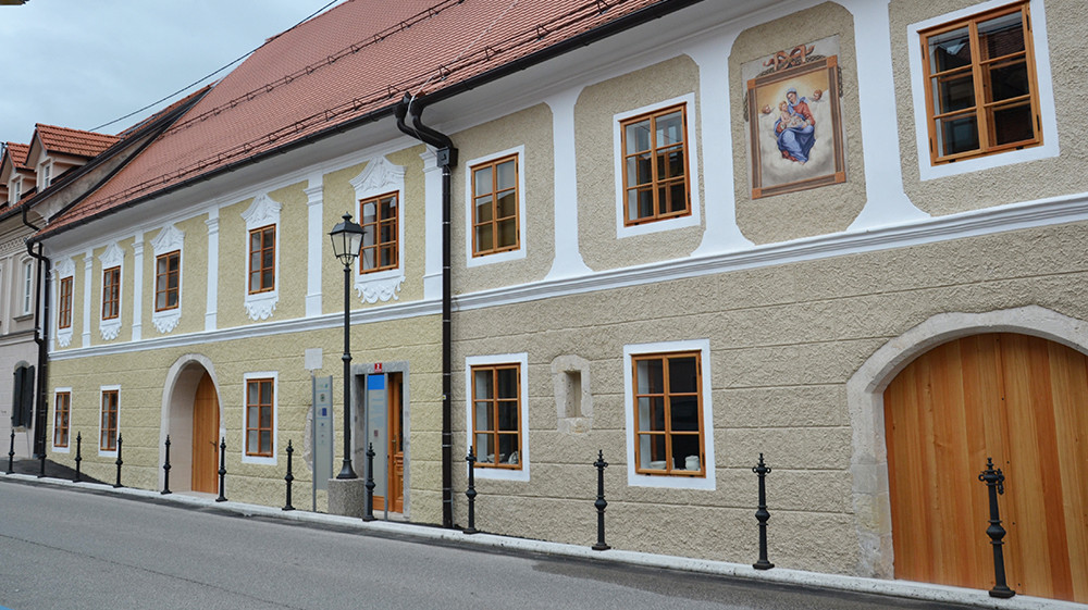 Vodenje po stalnih in občasnih razstavah