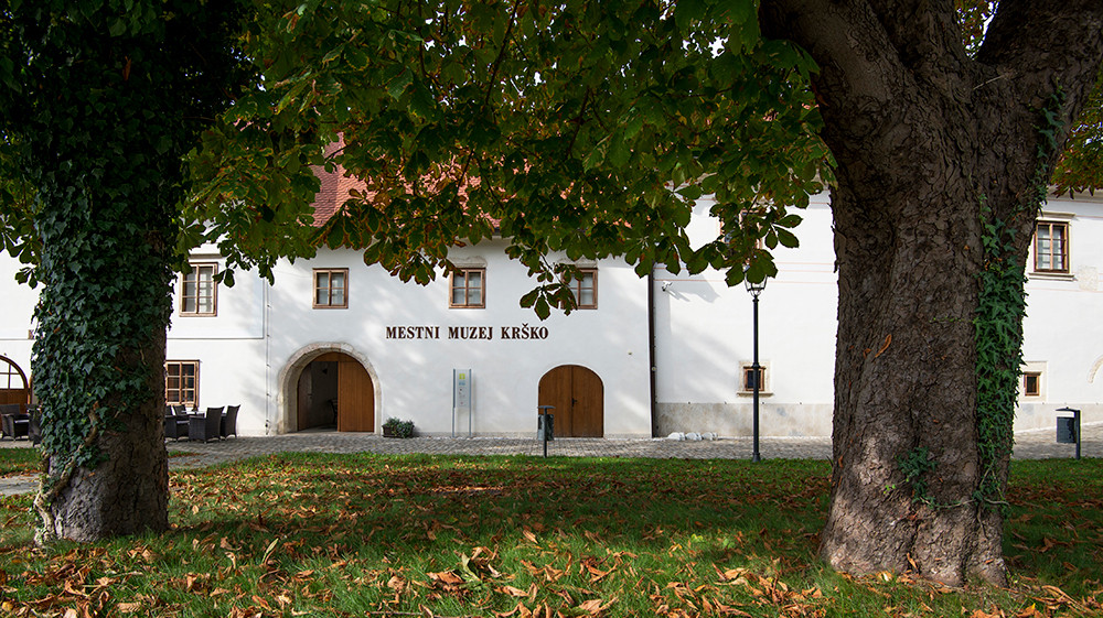 Vodenje po stalnih in občasnih razstavah