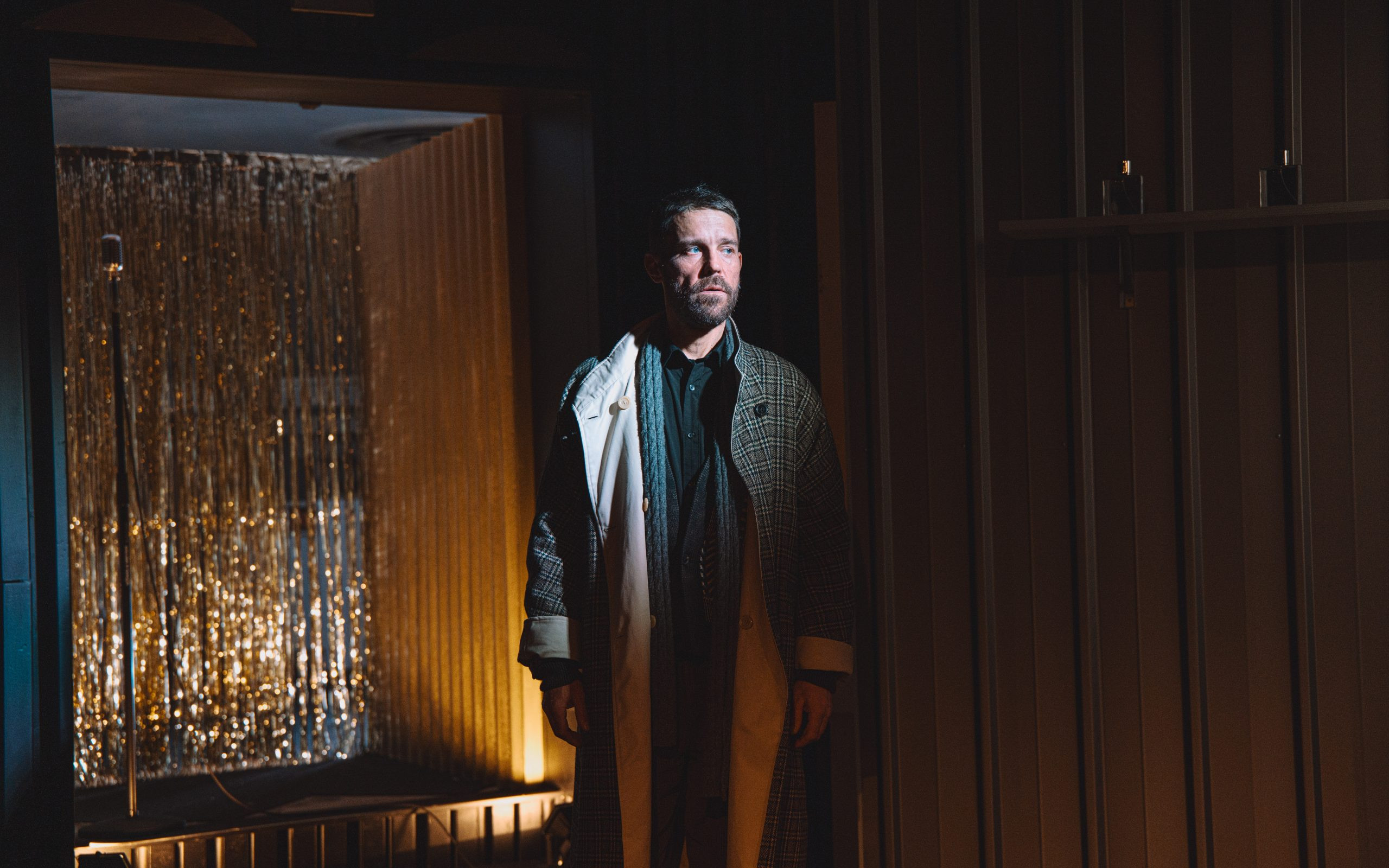 ≈ [približno enako kot]