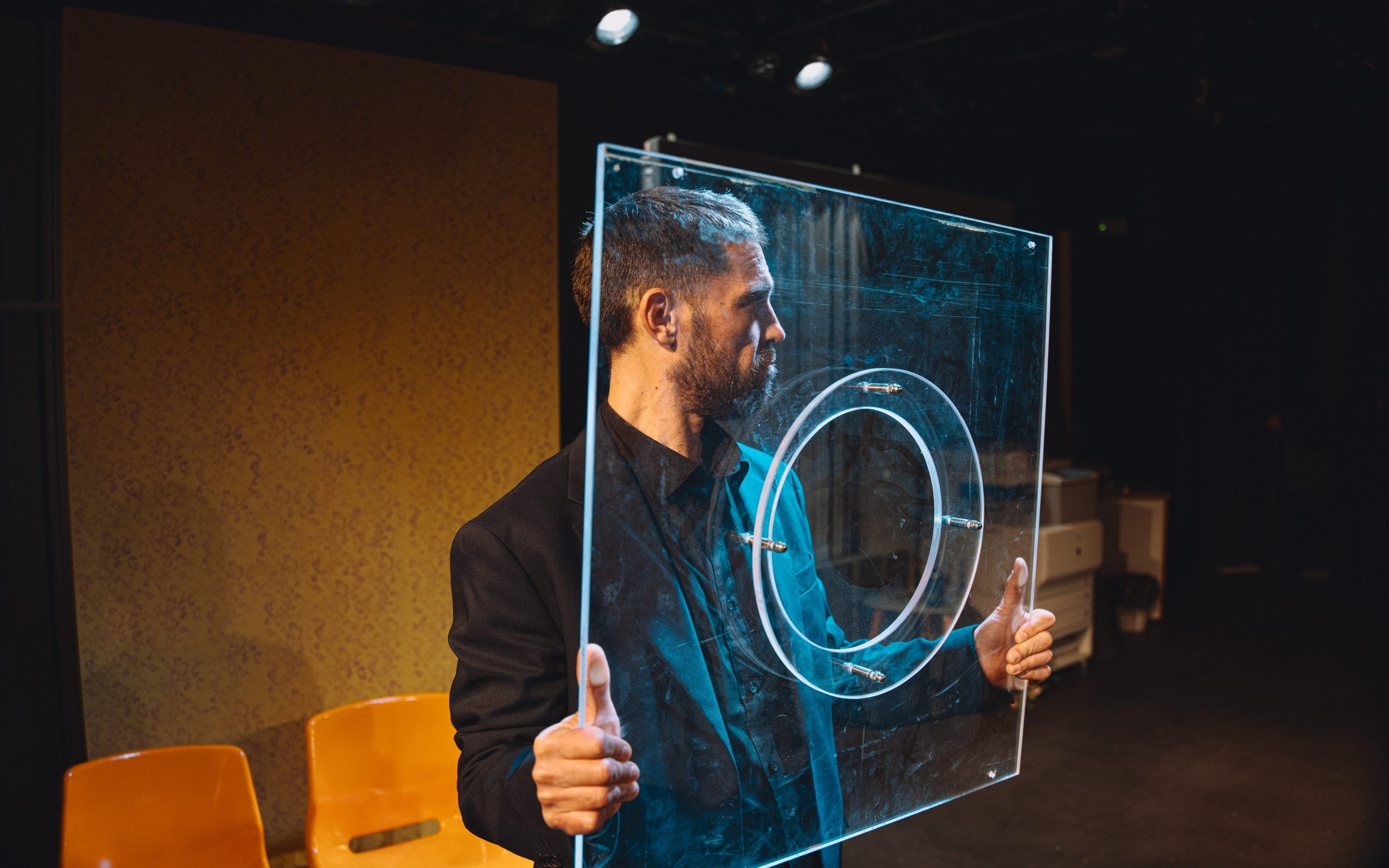 ≈ [približno enako kot]