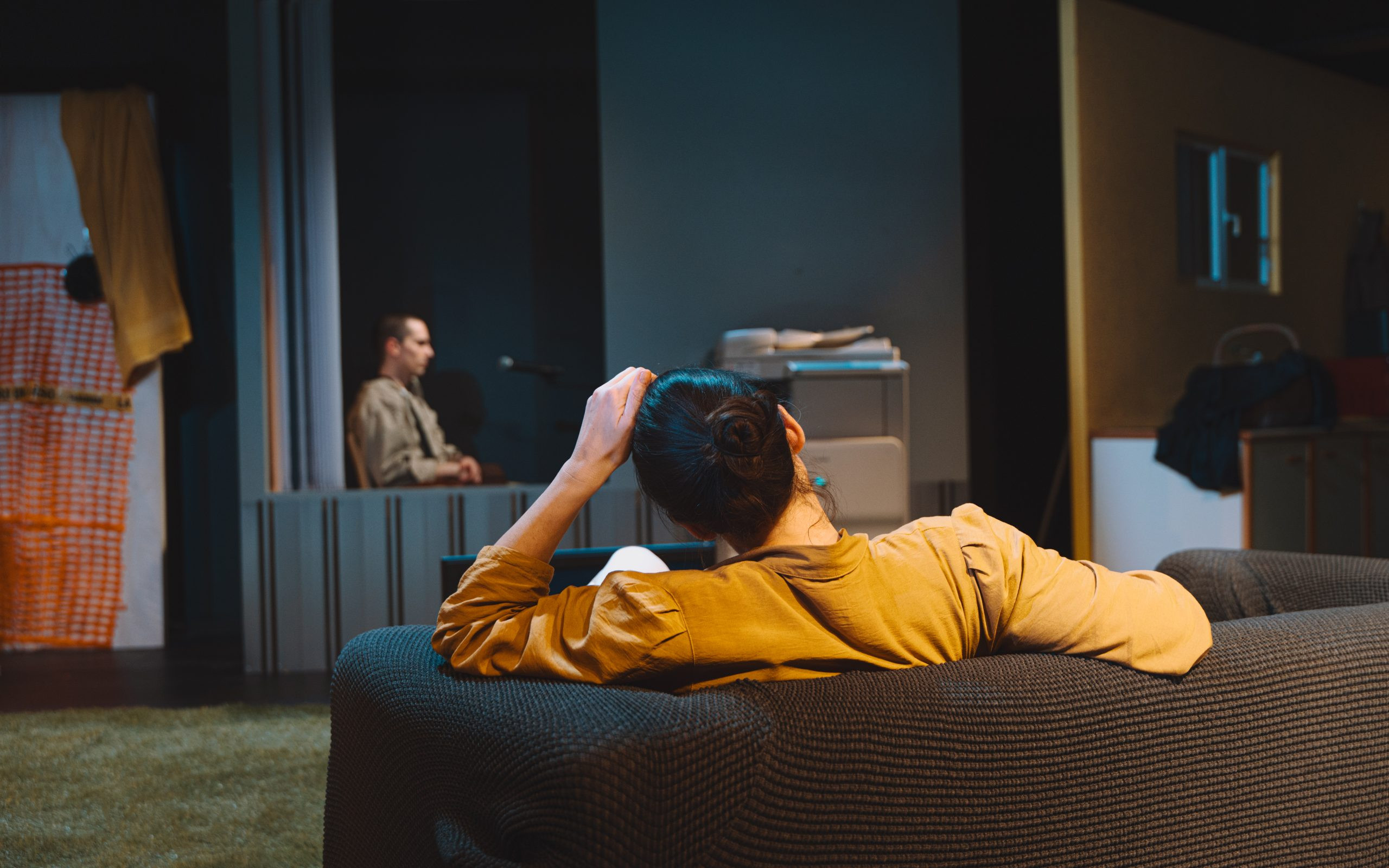 ≈ [približno enako kot]