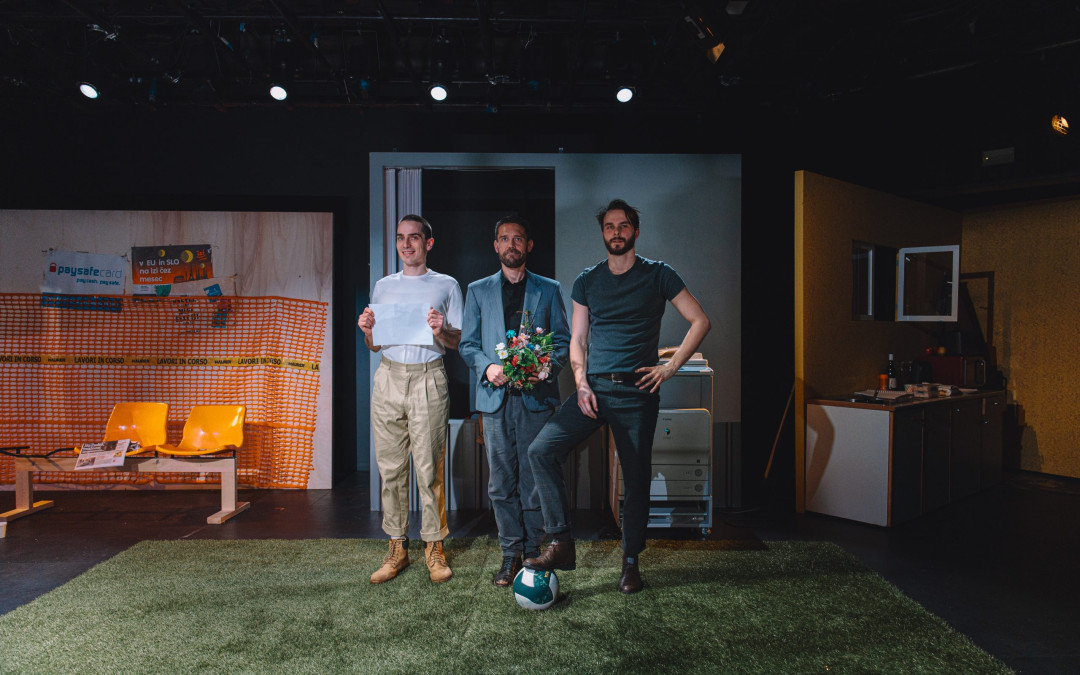 ≈ [približno enako kot]