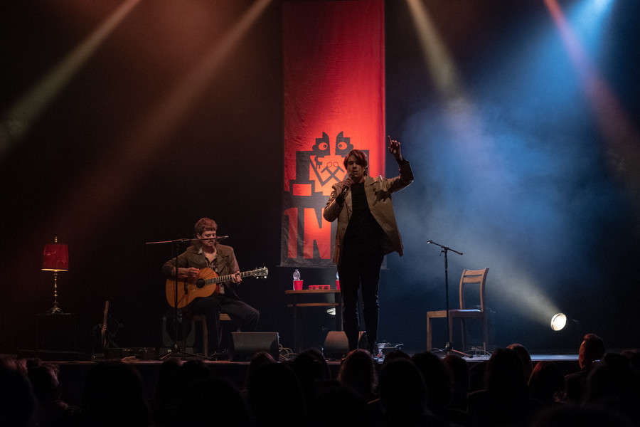 1 na 1: Štras in Bojan Cvjetićanin