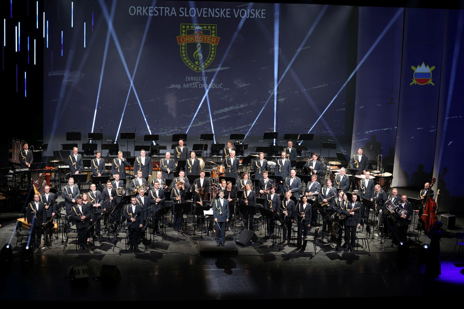 Božično-novoletni koncert Orkestra Slovenske vojske z Otom Pestnerjem in Mojco Bitenc Križaj