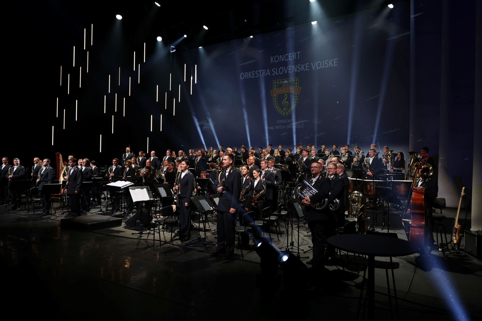 Božično-novoletni koncert Orkestra Slovenske vojske z Otom Pestnerjem in Mojco Bitenc Križaj