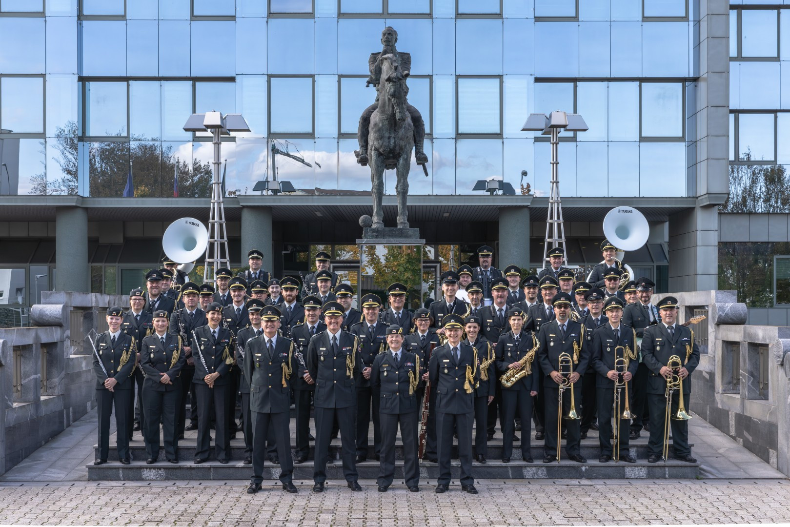 Božično-novoletni koncert Orkestra Slovenske vojske z Otom Pestnerjem in Mojco Bitenc Križaj