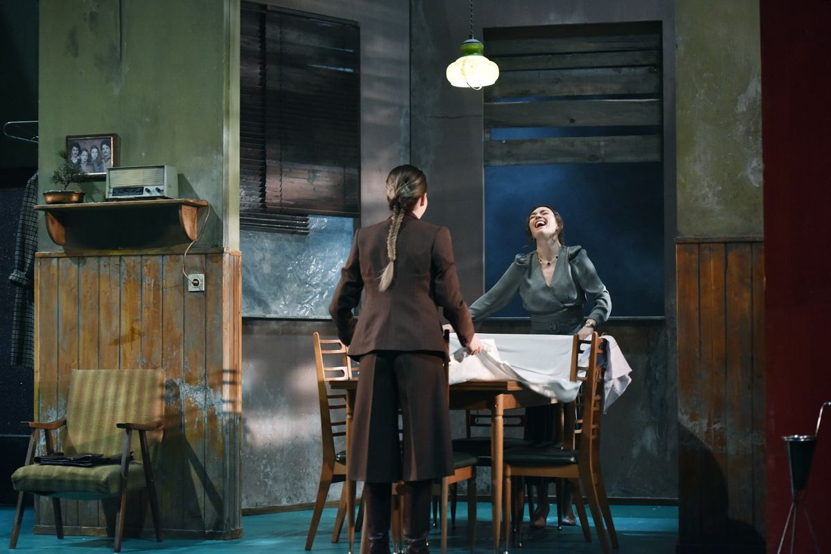 Dominik Smole: Antigona