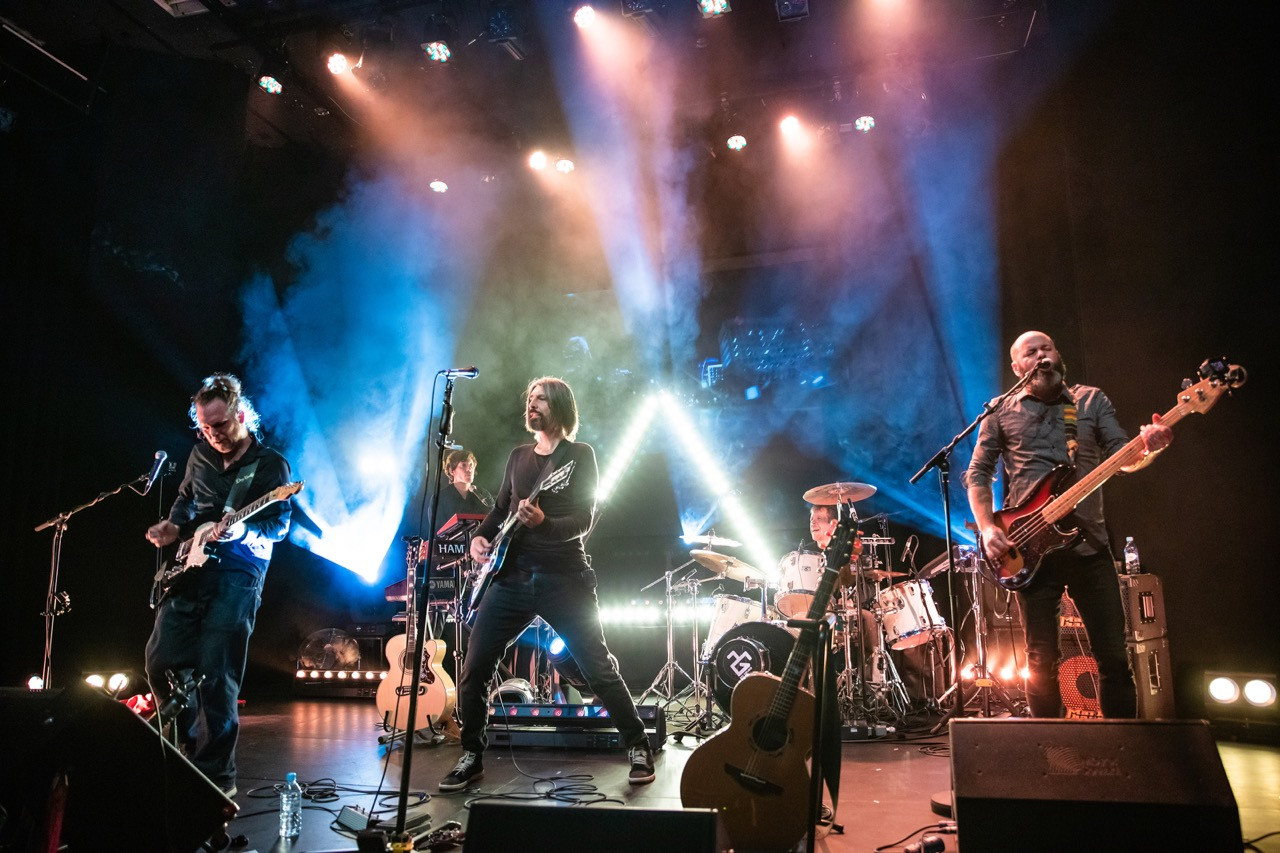 Društvo mrtvih pesnikov z godalnim kvartetom Corcoras