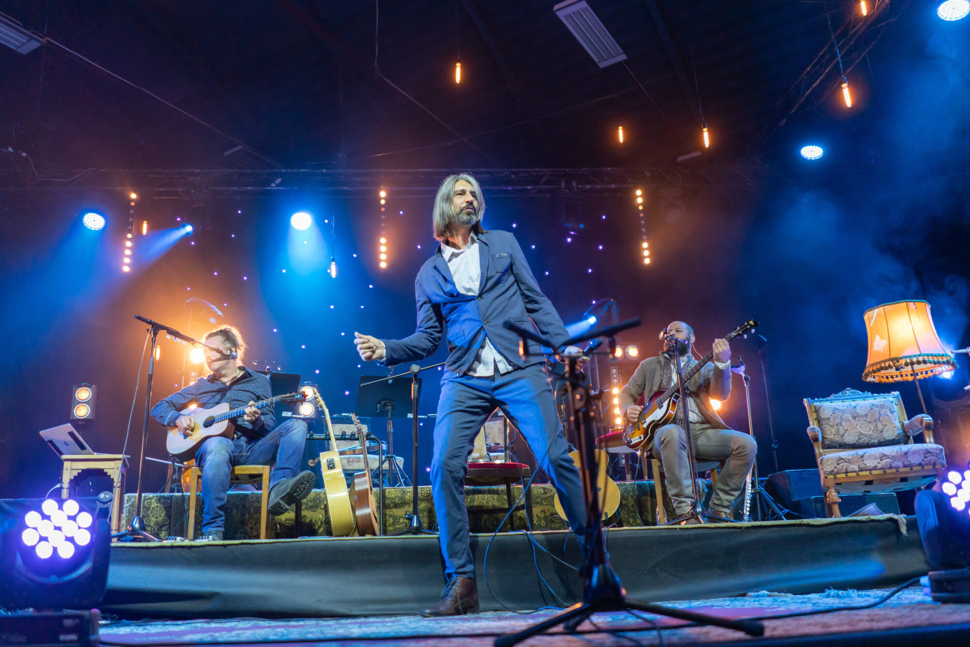 Društvo mrtvih pesnikov z godalnim kvartetom Corcoras