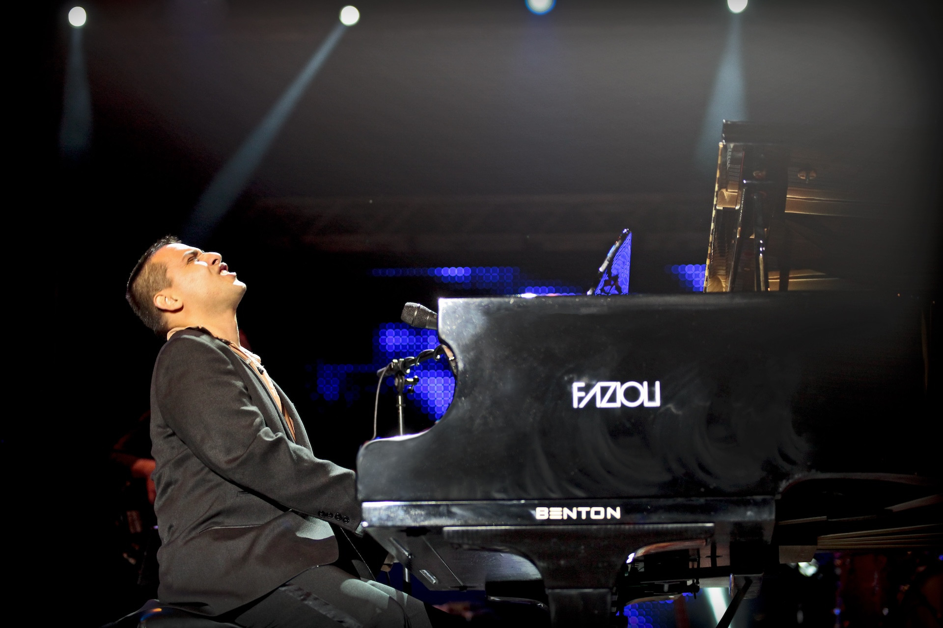 Heartbreak Hotel • Oto Pestner & Uroš Perić