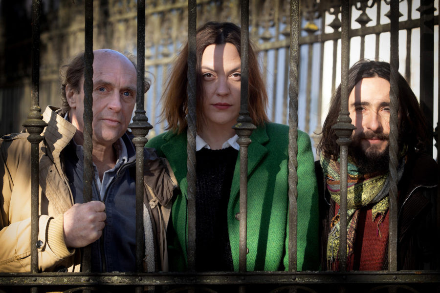 Hudiči pa z angeli plešejo