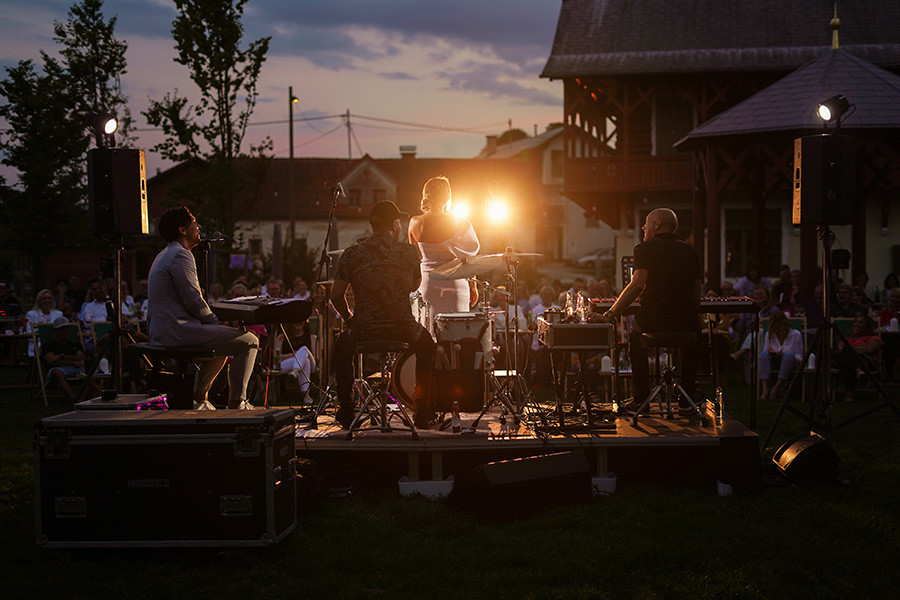 MARAAYA: Prva koncertna turneja