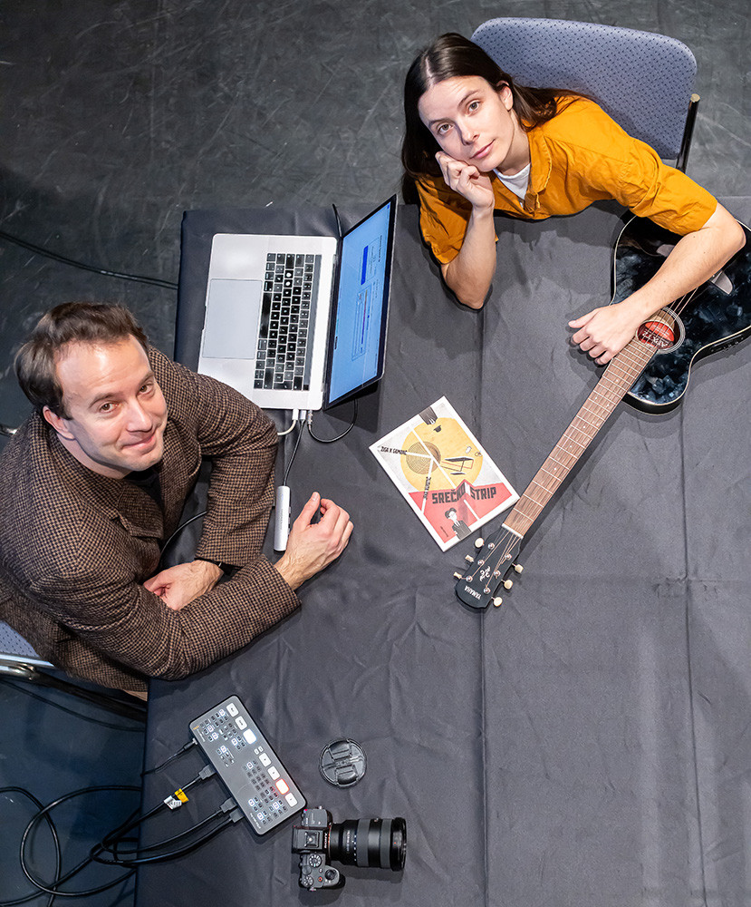 Nik Škrlec & Manca Trampuš: SREČKONSTRIPredstava je res čuden naslov za predstavo