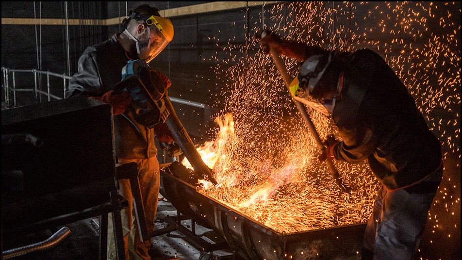 Notre-Dame v plamenih