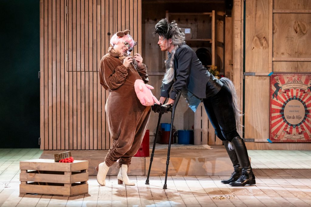 O kravi, ki je lajala v luno