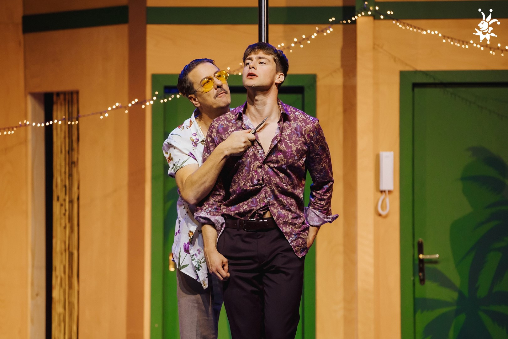 Posli pod krinko (Shady Business)