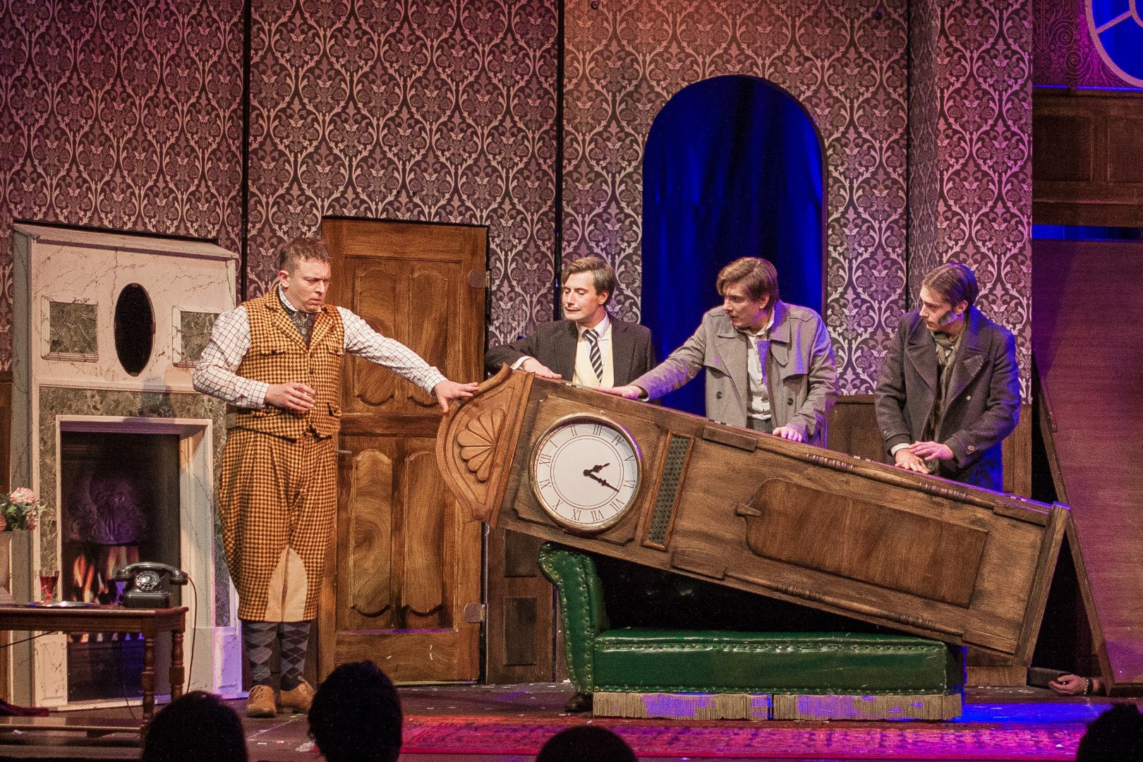 Predstava, ki gre narobe