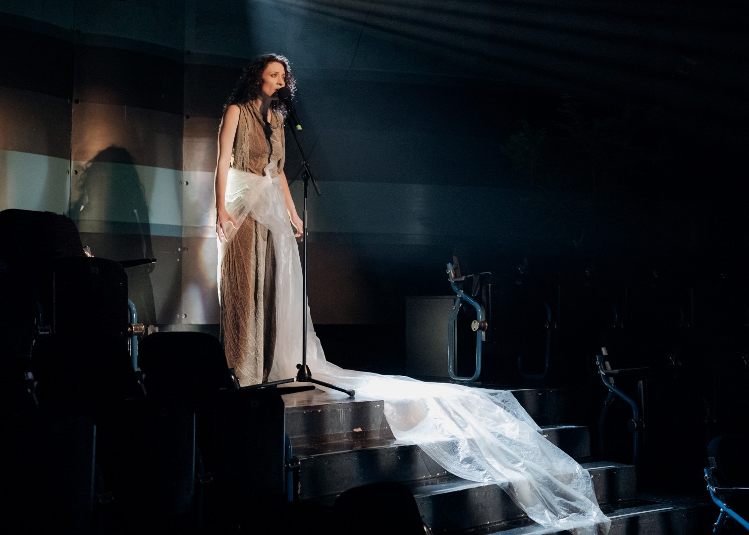 Urška Centa in Domen Novak: TAM, V VRTU