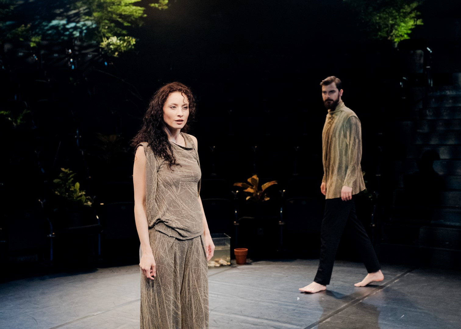 Urška Centa in Domen Novak: TAM, V VRTU