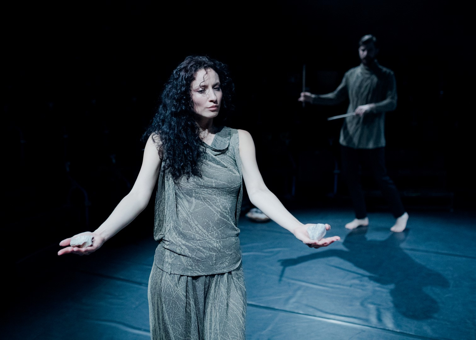 Urška Centa in Domen Novak: TAM, V VRTU