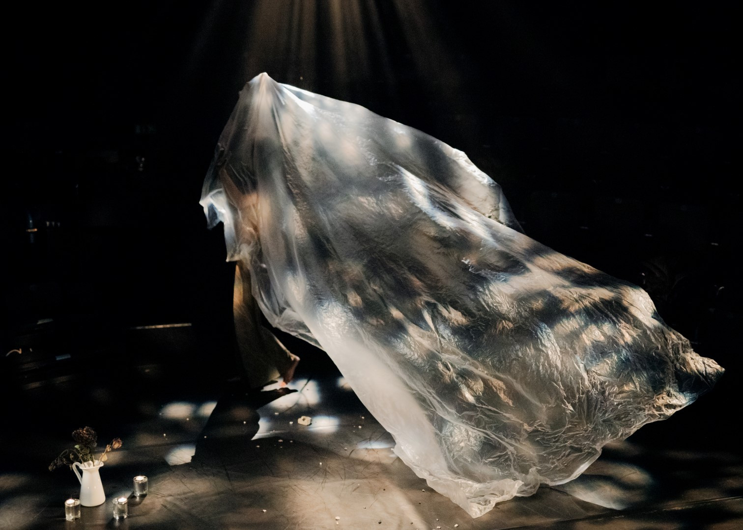 Urška Centa in Domen Novak: TAM, V VRTU