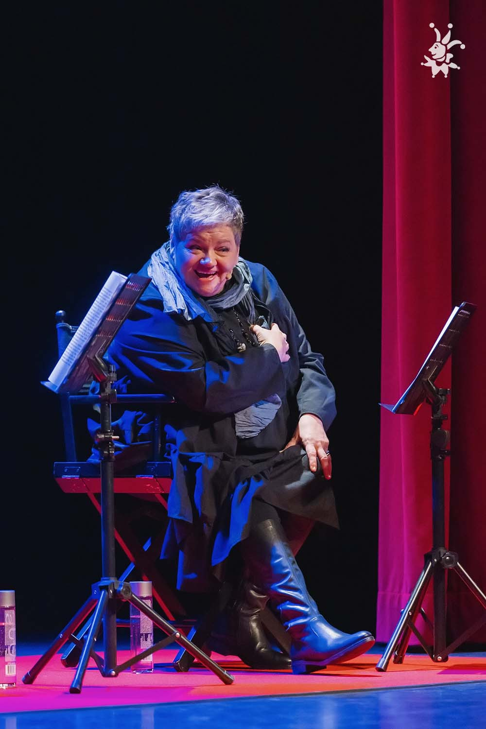 ŽENSKA: ljubezni, izgube, obleke