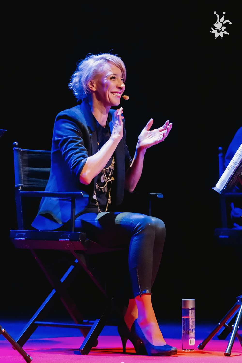 ŽENSKA: ljubezni, izgube, obleke