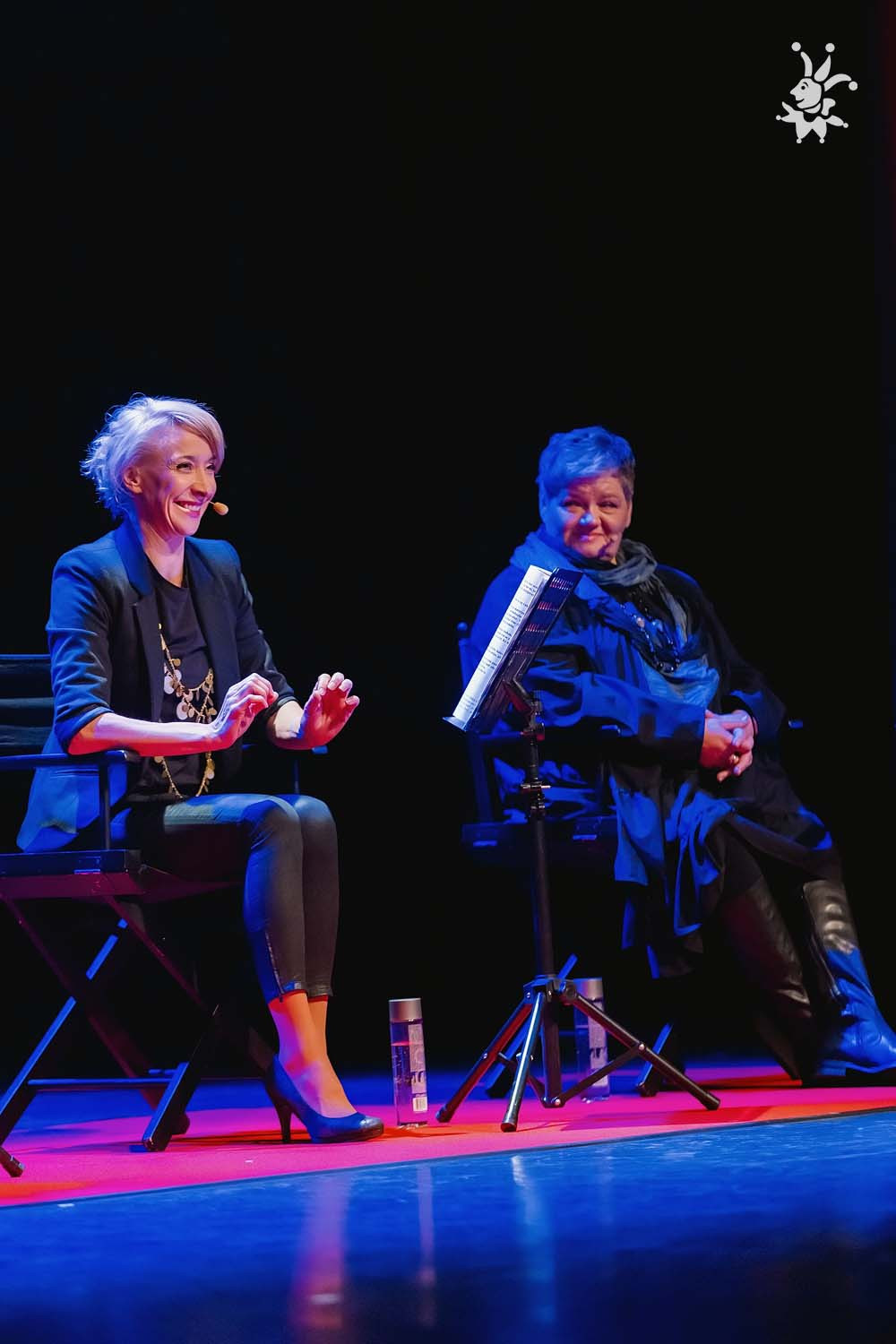 ŽENSKA: ljubezni, izgube, obleke